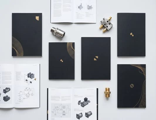 Cataloghi tecnici dei brand di oleodinamica distribuiti da fluid-hub con componenti idraulici in ottone e acciaio